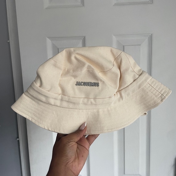 Jacquemus Off-White Les Classiques ‘le bob Gadjo’ hat Size 58CM - Picture 2 of 5